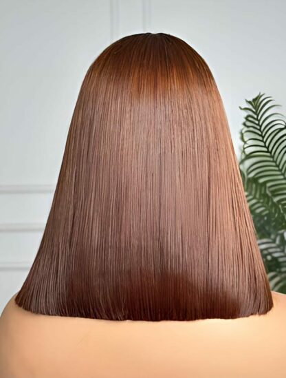 Perruque Glams brune avec reflets blonds, coupe émoussée et soyeuse – Image 4